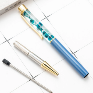 Długopis z pływającymi suszonymi kwiatami